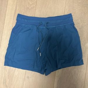 Dance Studio Lululemon Beach Blue 3.5in Shorts